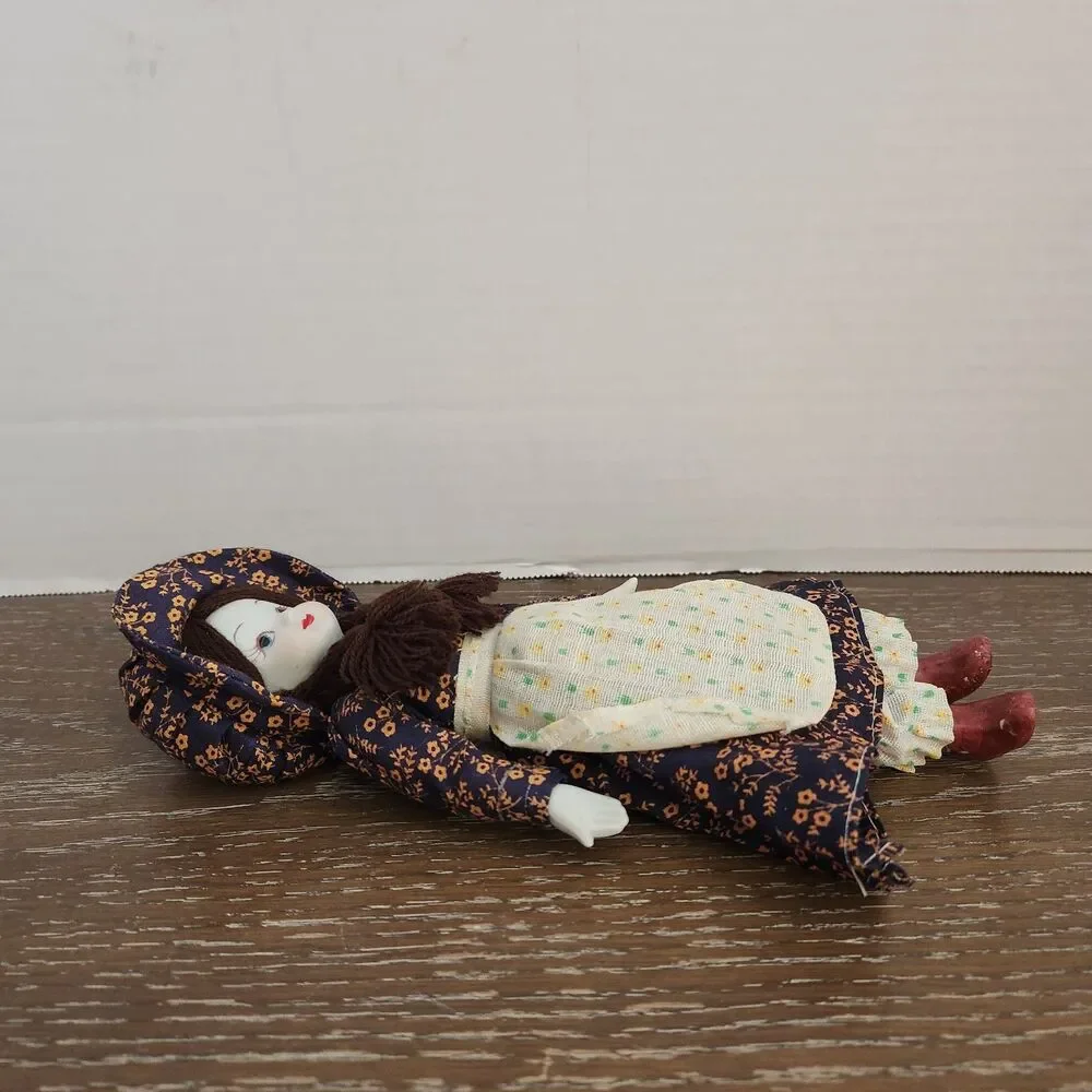 Unbranded vintage porcelain
